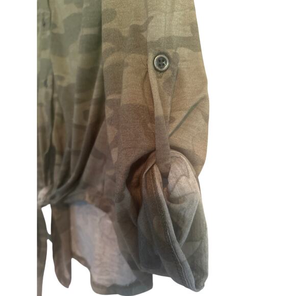 NWOT Project 28 Women's Camo Knit Button Front Blouse Adjustable Sleeve Sz Med - Picture 3 of 6